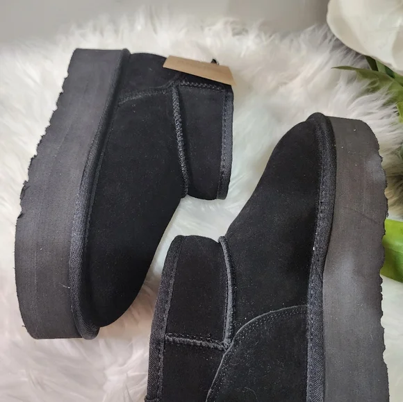 Bearpaw Retro Shorty Water Repellent Platform Boot (Women)New - Picture 3 of 5